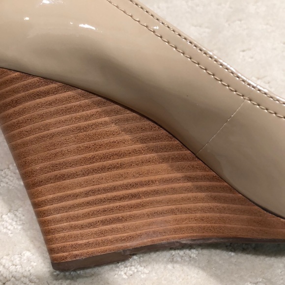 Max Studio cream patent wedge - Picture 6 of 8